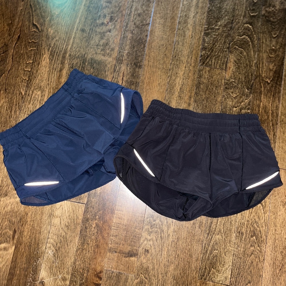 black and navy 2.5 inch size 4 lululemon hotty hot shorts low waisted